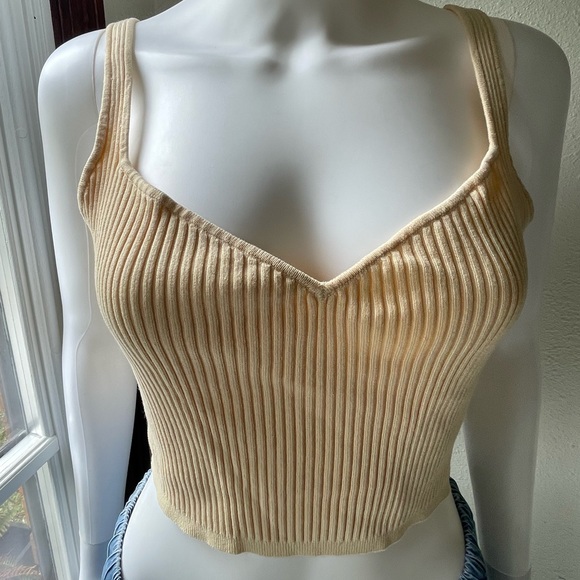 H&M ribbed knit cropped tank - Picture 3 of 9